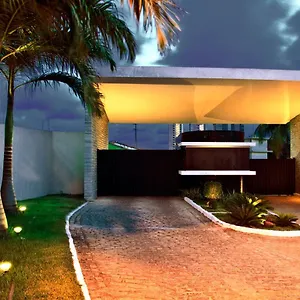 Status Hotel